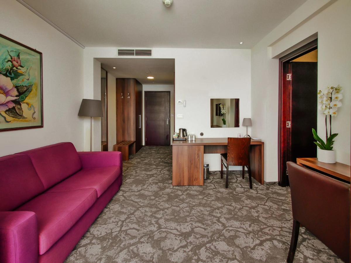 Hotel Pine Tivat Exterior foto