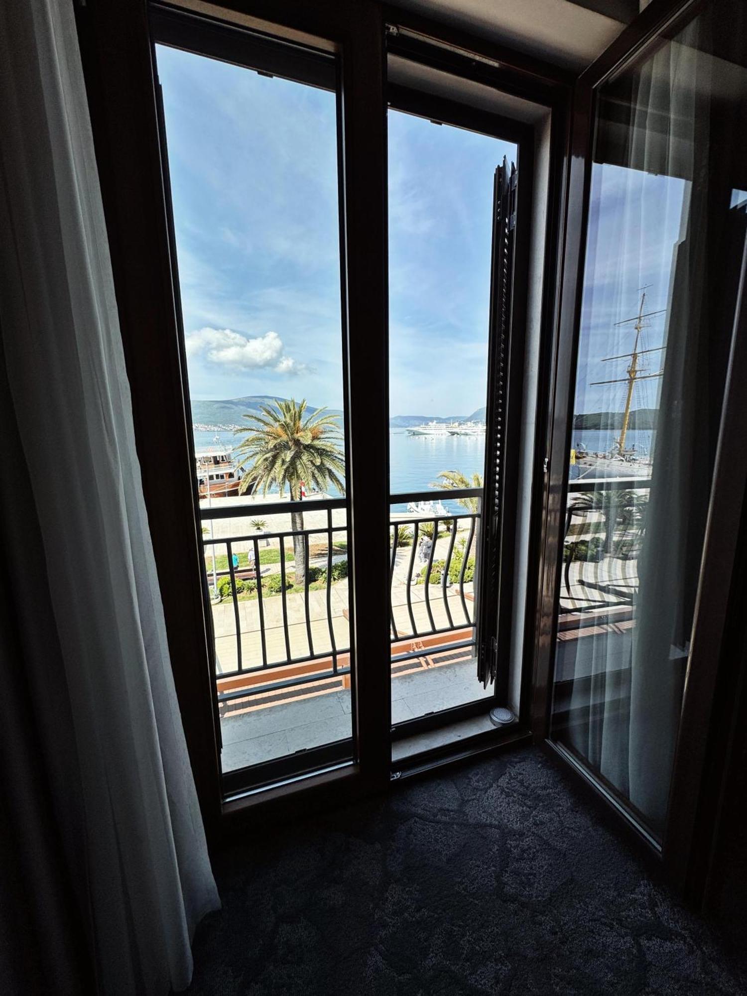 Hotel Pine Tivat Exterior foto