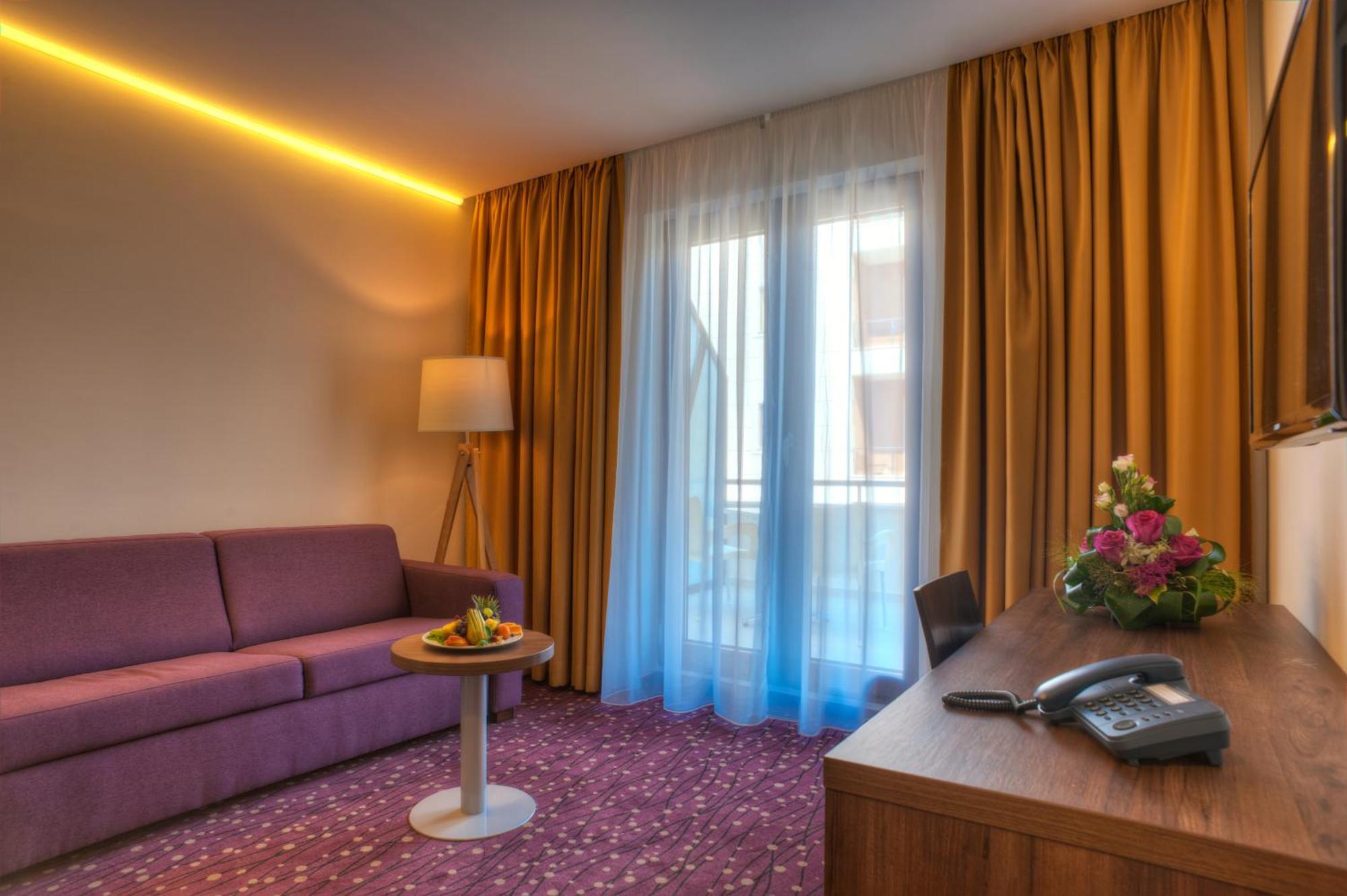 Hotel Pine Tivat Exterior foto