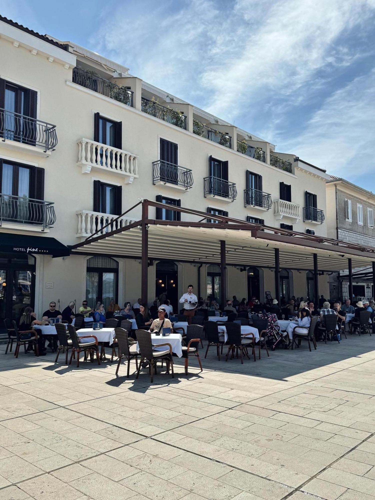 Hotel Pine Tivat Exterior foto