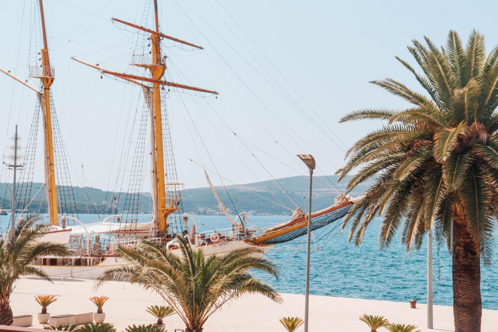 Hotel Pine Tivat Exterior foto